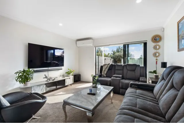 Bright contemporary living room